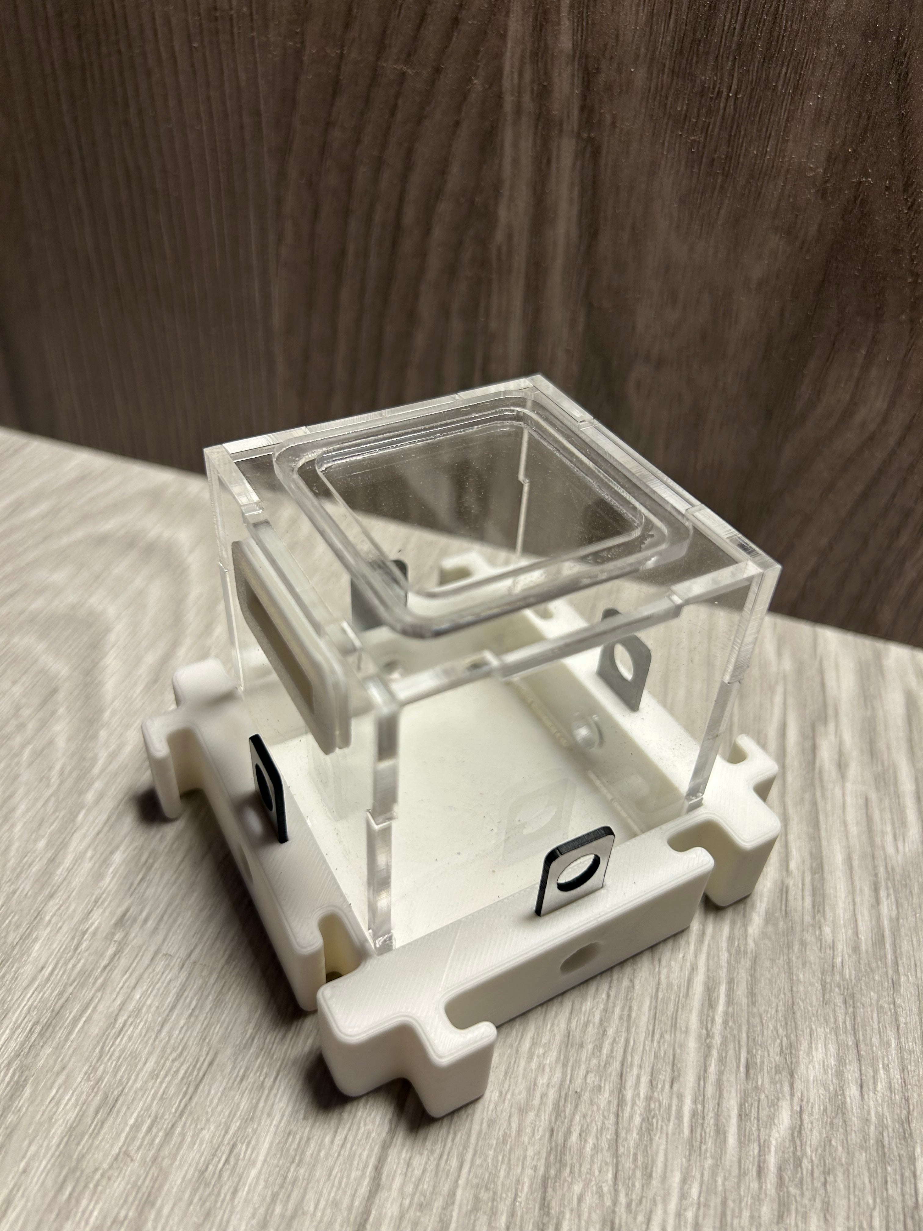 Módulo forrajeo Conector 4 Vías 8x8x8 cm - Ventilación + Compuertas | Hormiwood